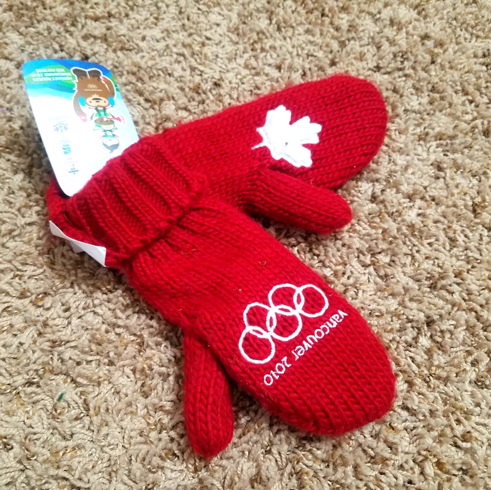 NWT 2010 Vancouver Olympics Official Knit Mittens